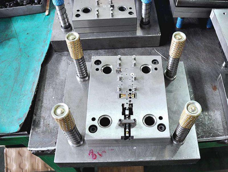 青田模具制造-01